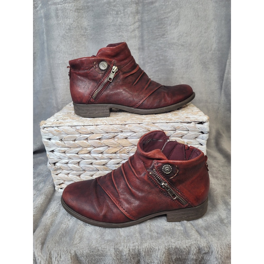 Earth Ronan Garnet Red Leather Goblincore Ankle Boots Size 7.5B Ruched Witchy